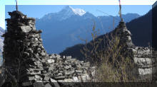 Mani Mauern auf dem Tamang Heritage Trek